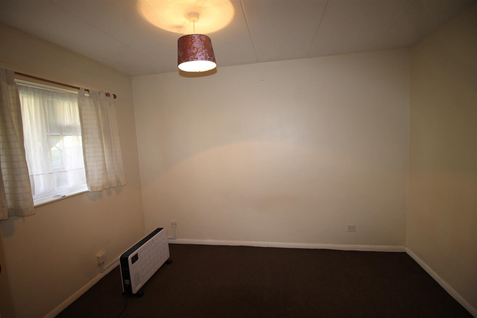 Flat Malvern Close in High Wycombe