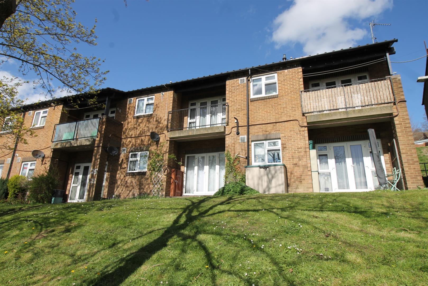 Flat Malvern Close in High Wycombe