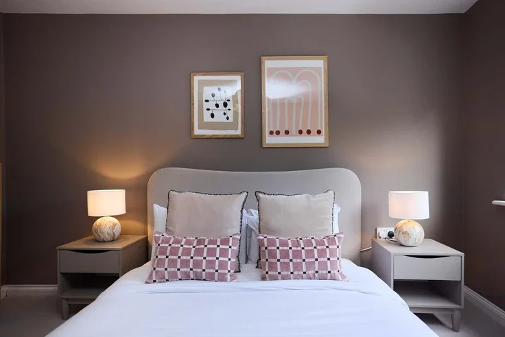 Flat Mellish Street in Greater London