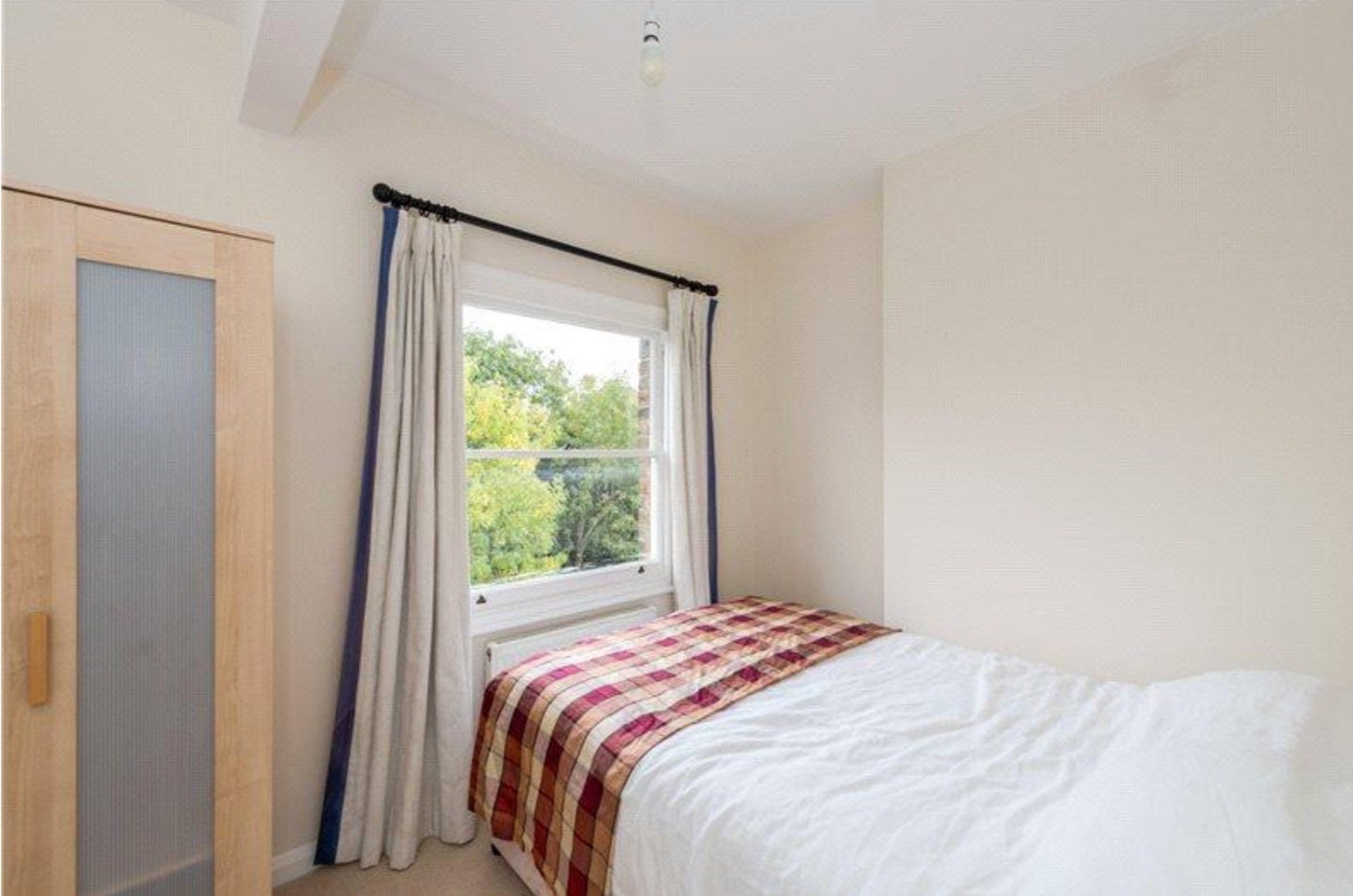 Flat Mount Ararat Road in Greater London