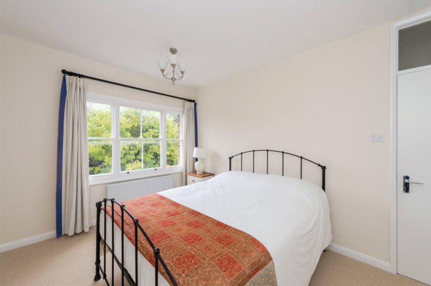 Flat Mount Ararat Road in Greater London