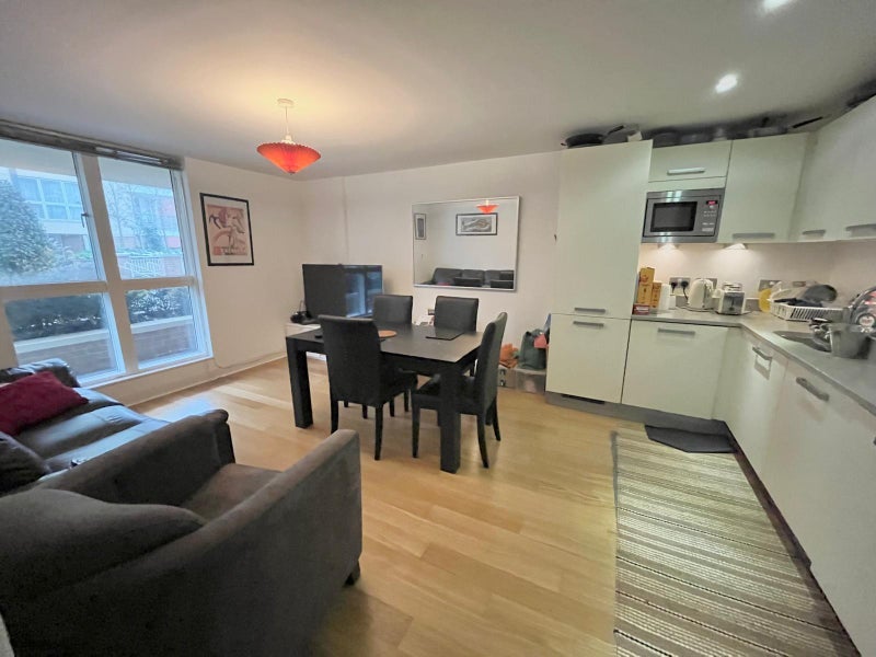 Room Canada Street in Greater London