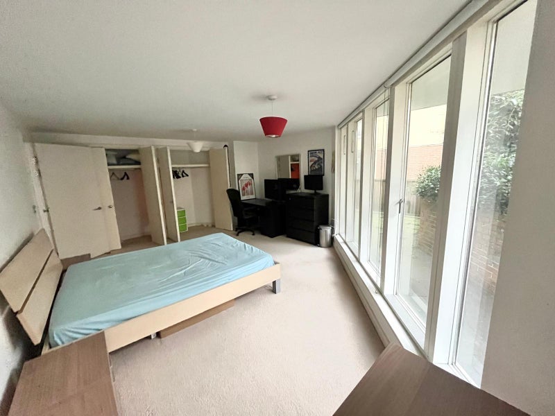 Room Canada Street in Greater London