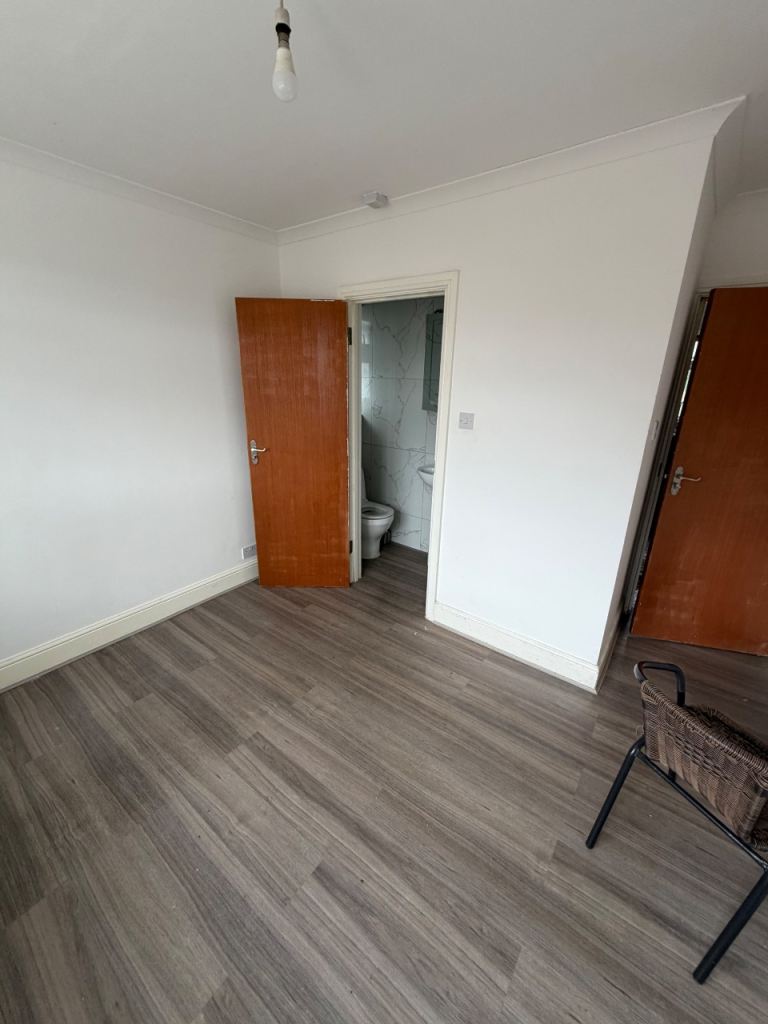House Perry Close in Greater London