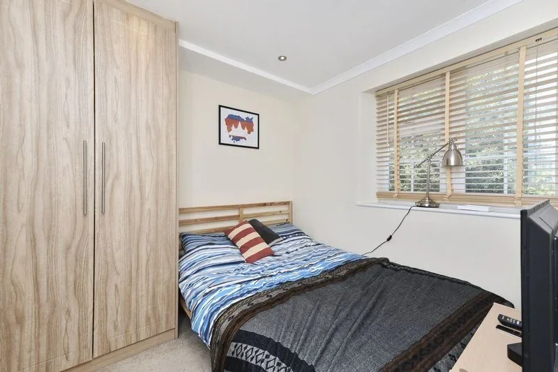 House Yew Tree Road in Greater London