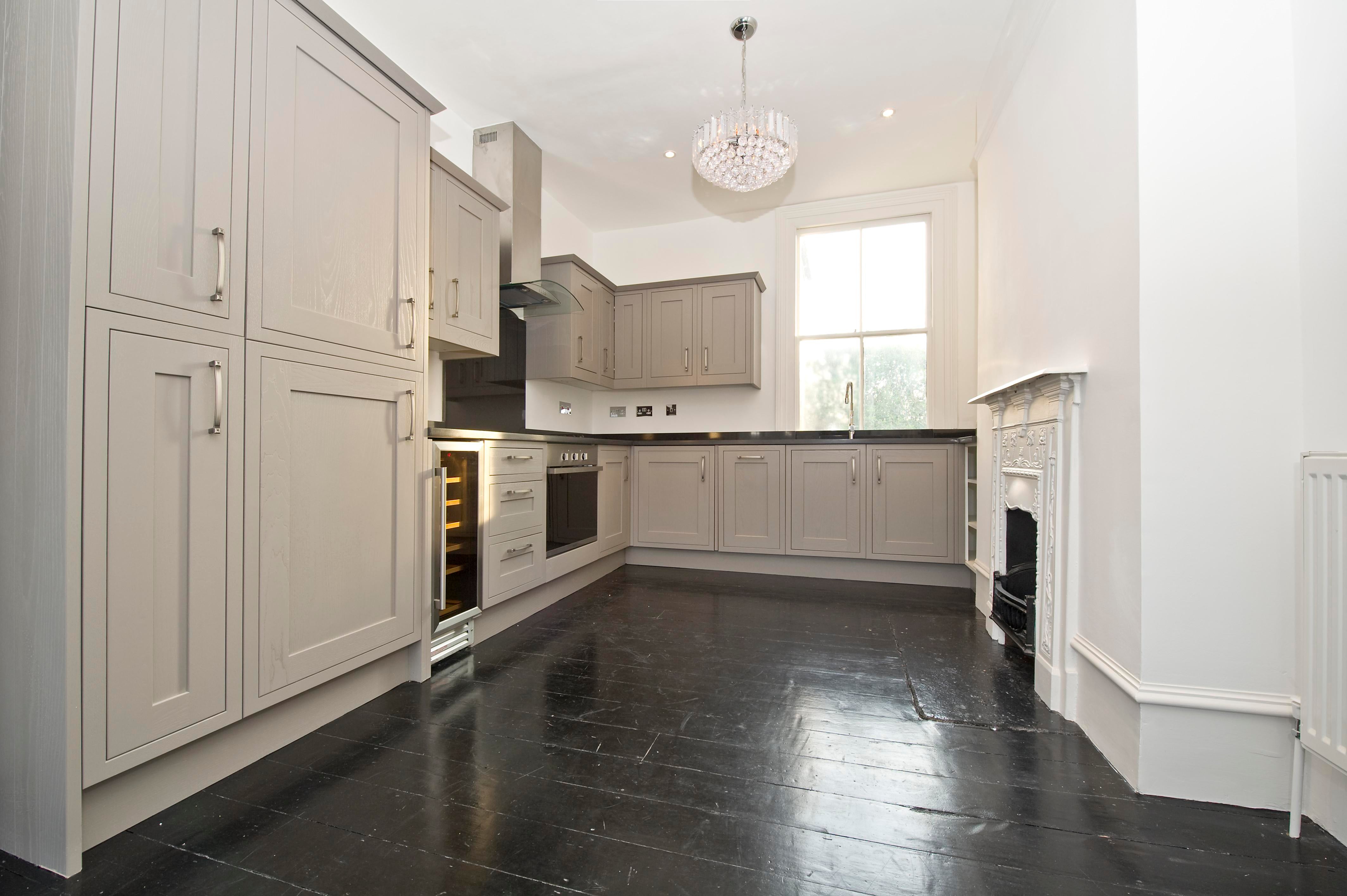 Flat Brewster Gardens in Greater London