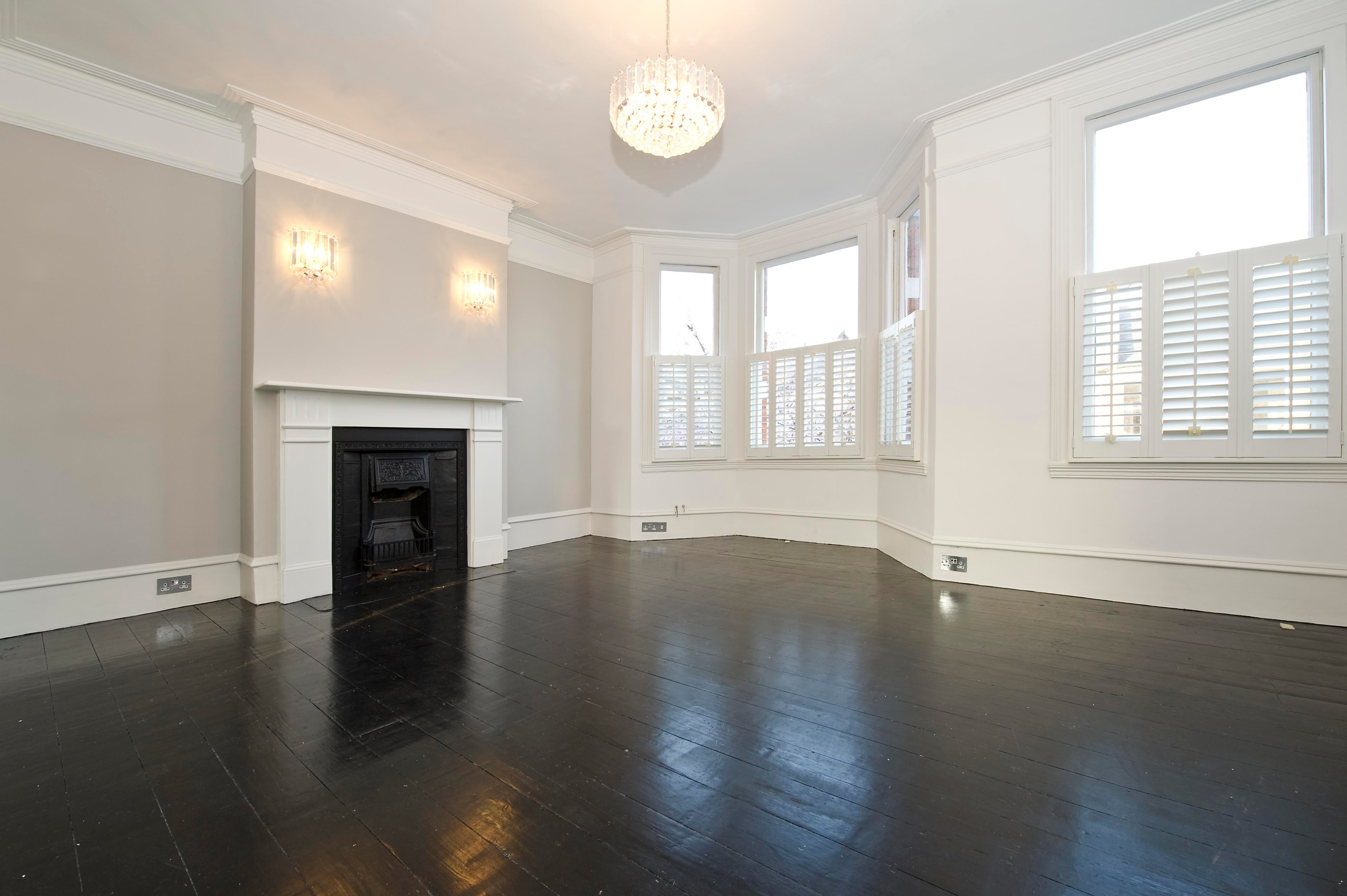 Flat Brewster Gardens in Greater London