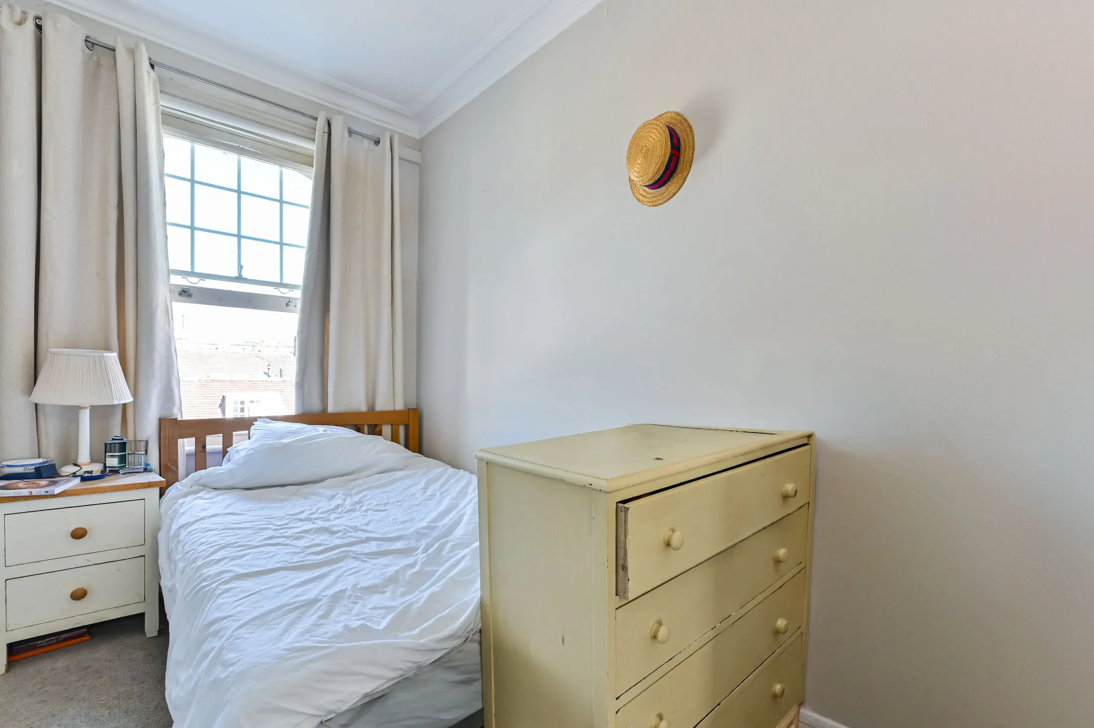 Flat Palliser Road in Greater London
