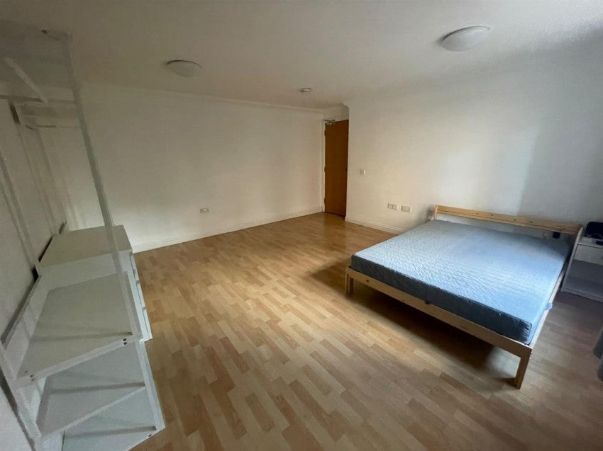 Room North Fourth Street in Milton Keynes