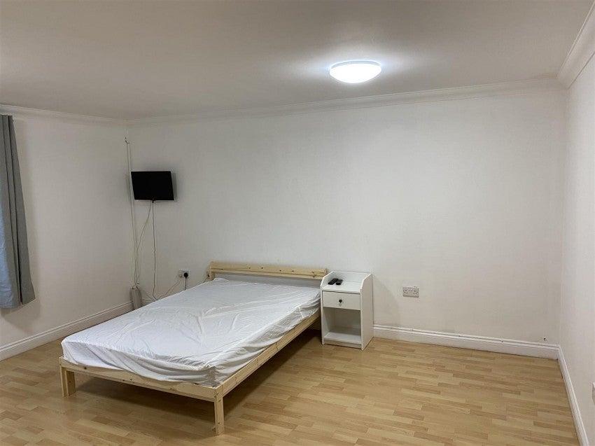 Room North Fourth Street in Milton Keynes