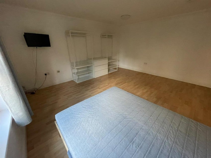 Room North Fourth Street in Milton Keynes