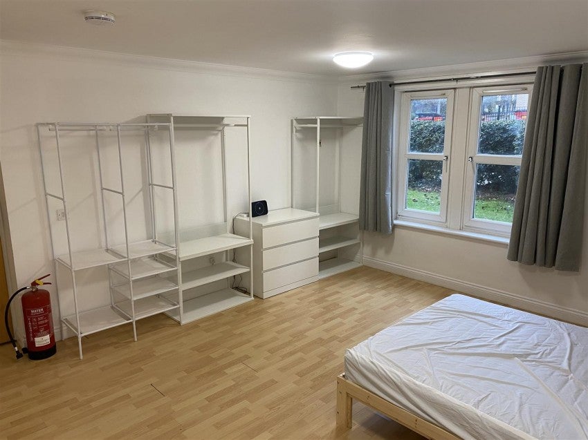 Room North Fourth Street in Milton Keynes
