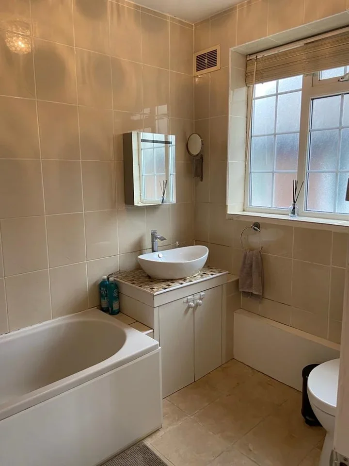 Flat Tolcarne Drive in Greater London