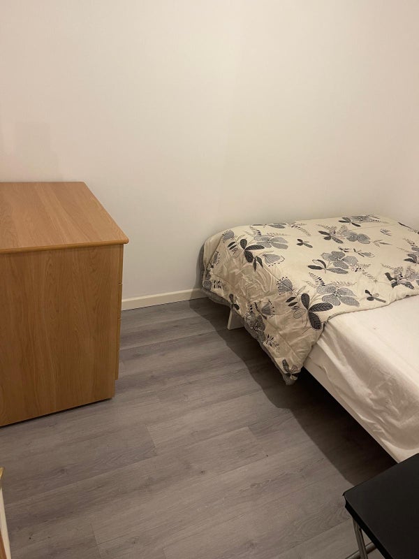 Room Concorde Drive in Bristol