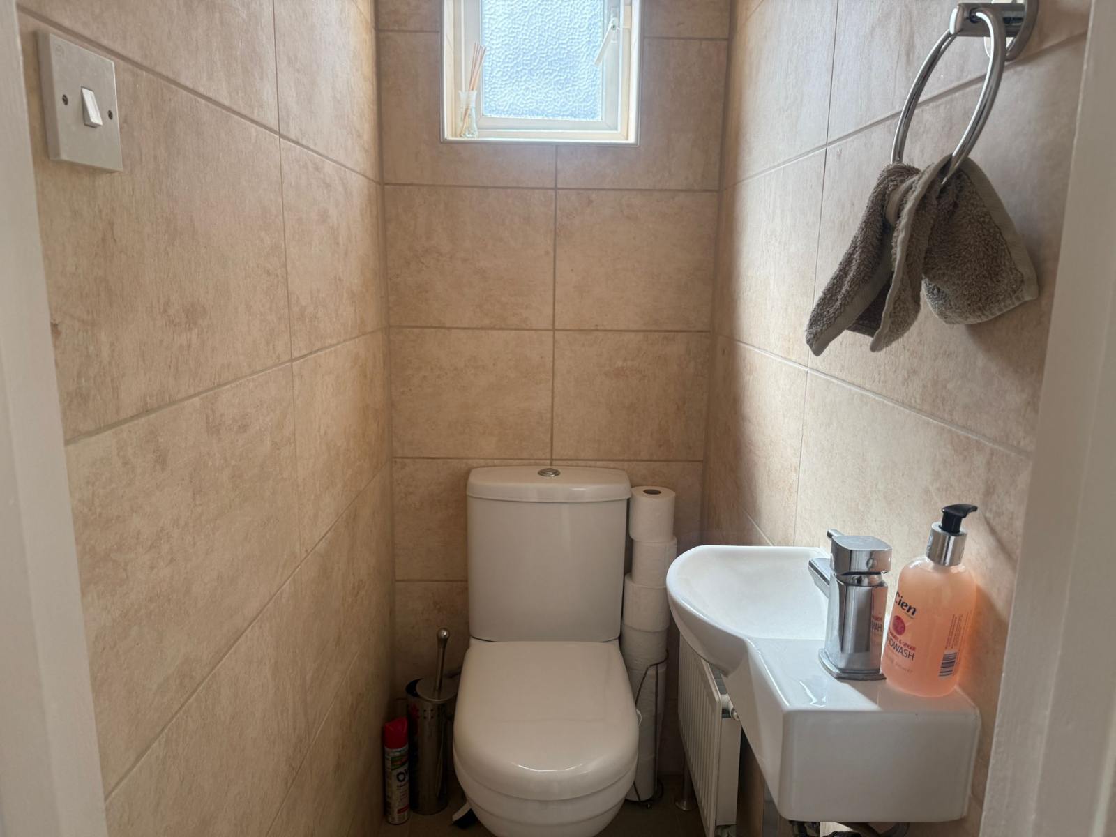 Room Chestnut Grove in Greater London