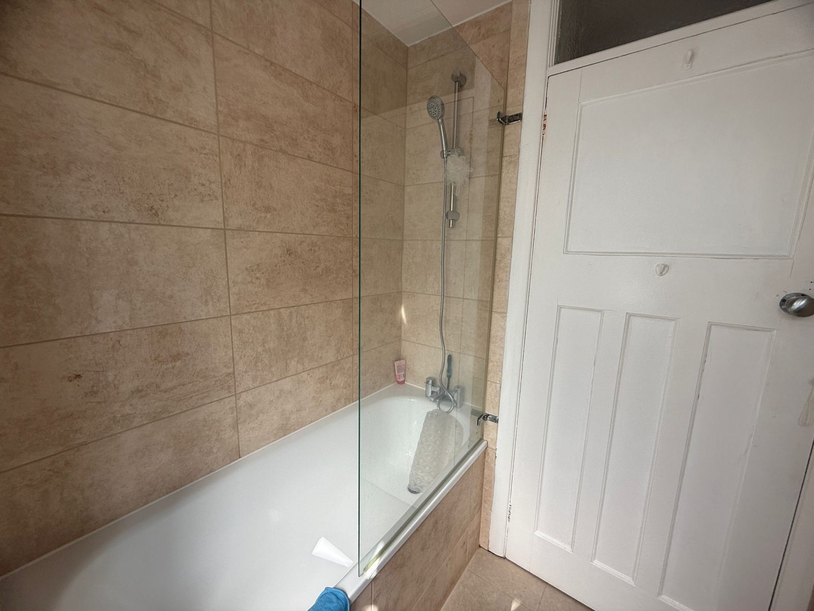 Room Chestnut Grove in Greater London