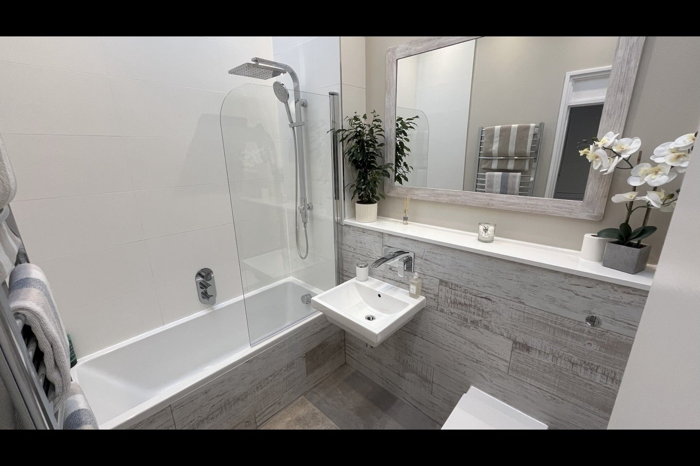 Flat Sunbury Lane in Greater London