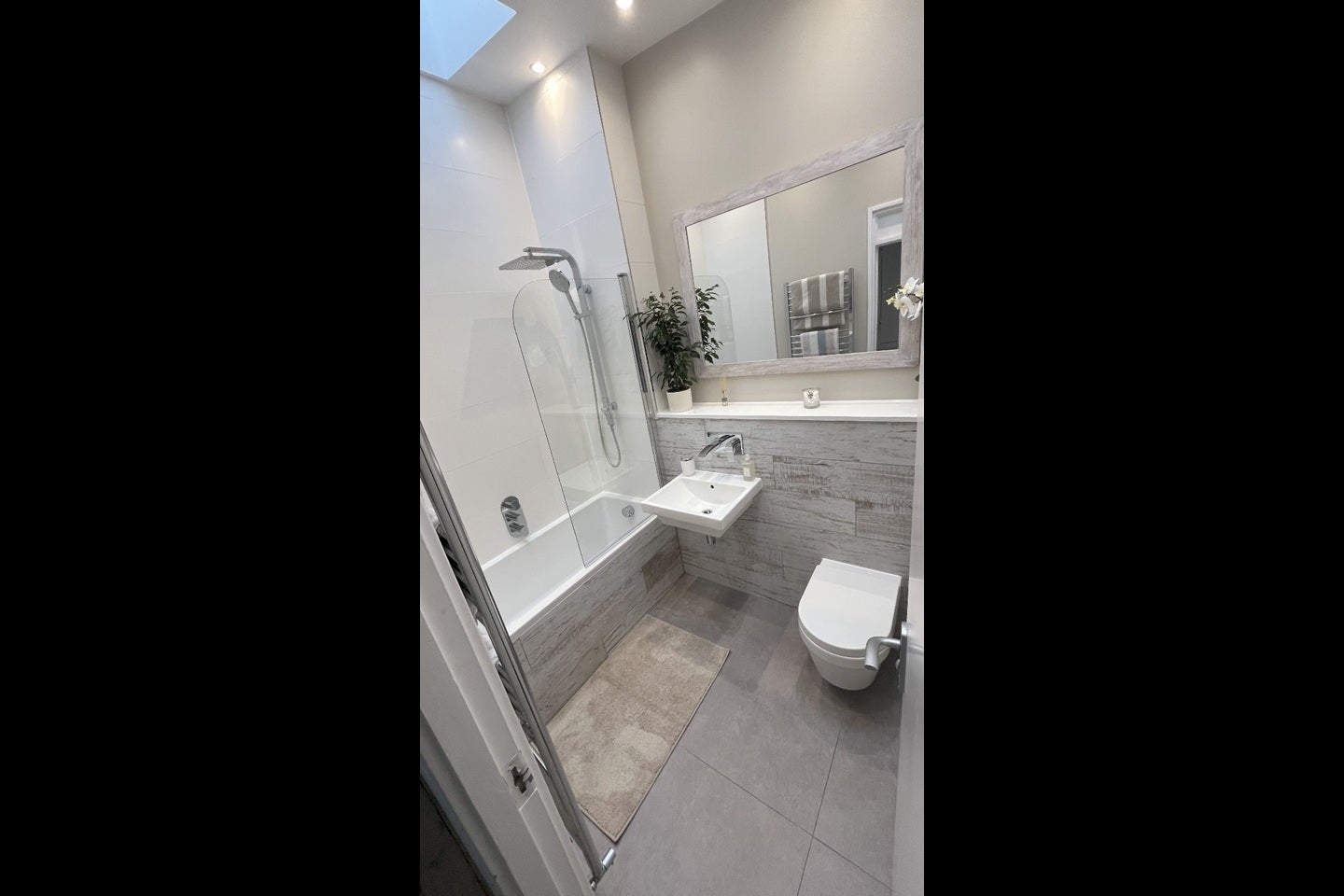 Flat Sunbury Lane in Greater London