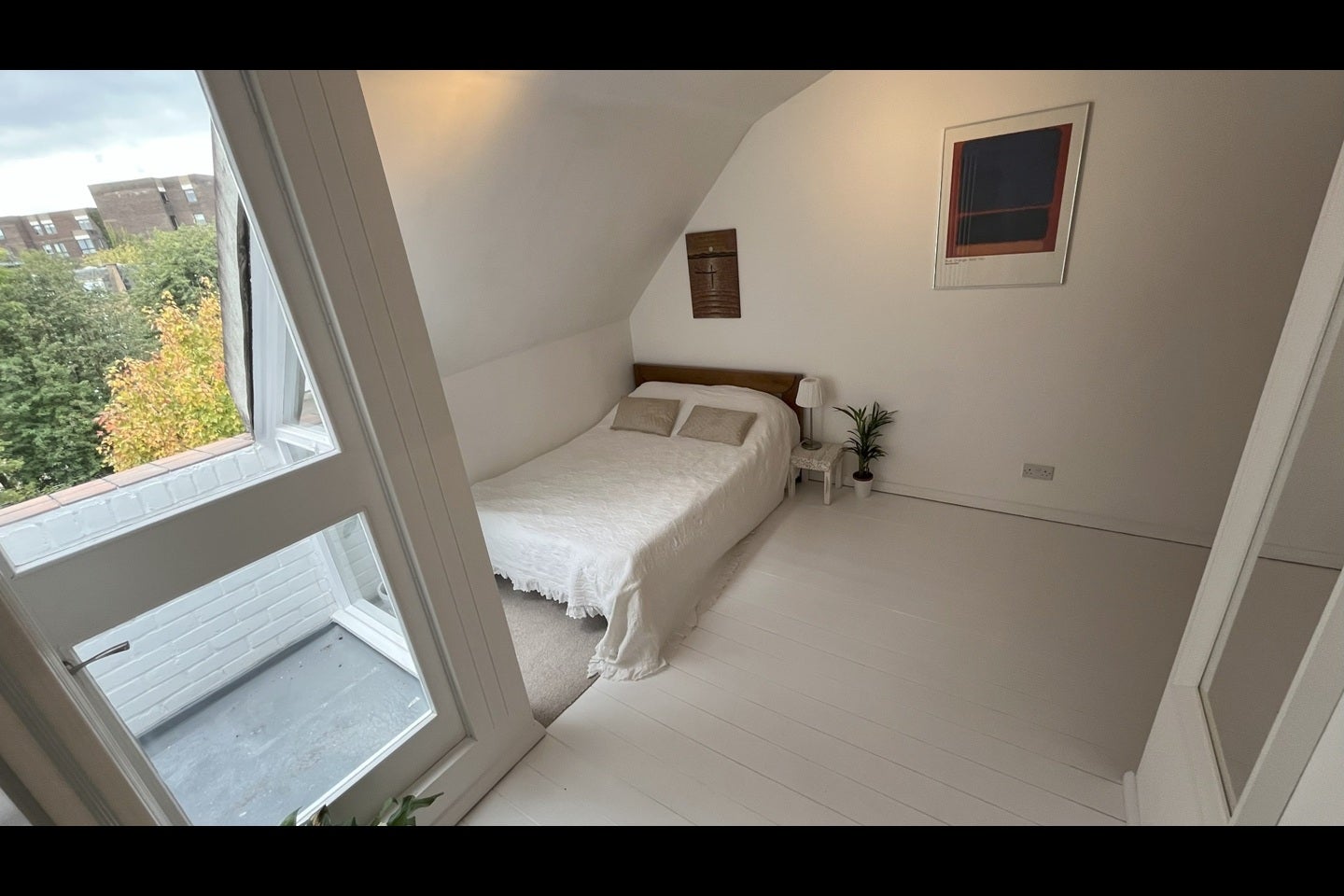 Flat Sunbury Lane in Greater London