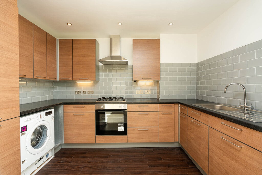Flat Wyndham Road in Greater London