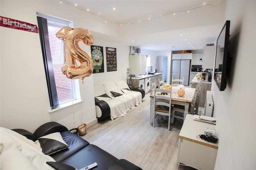 Flat Tiverton Road in Birmingham