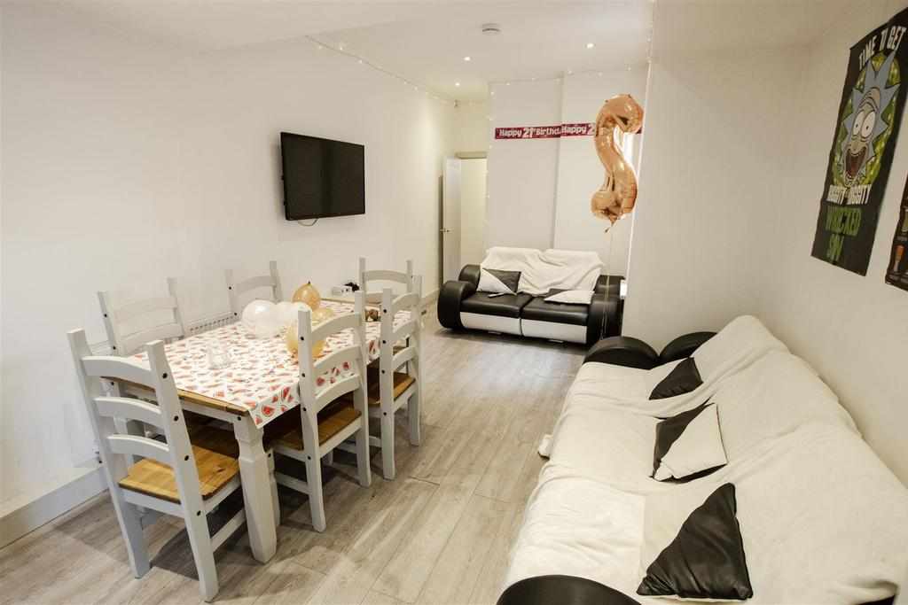 Flat Tiverton Road in Birmingham