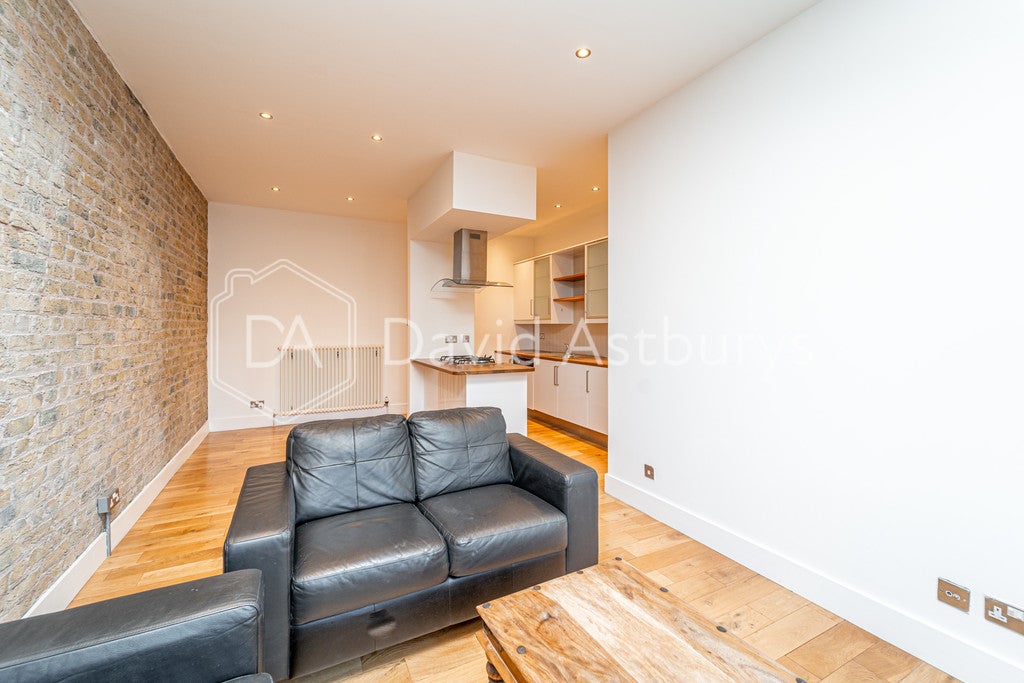 Flat Nathaniel Close in Greater London