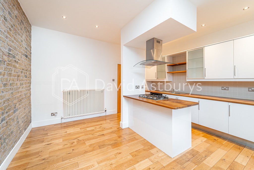 Flat Nathaniel Close in Greater London
