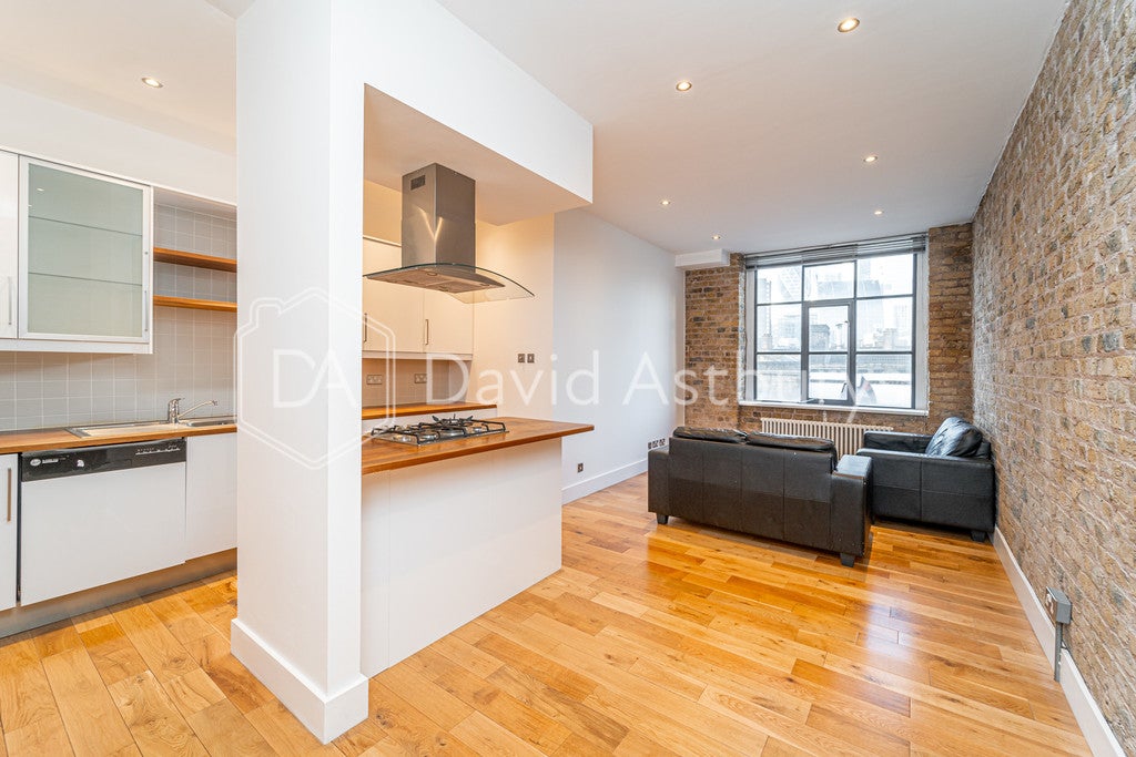 Flat Nathaniel Close in Greater London