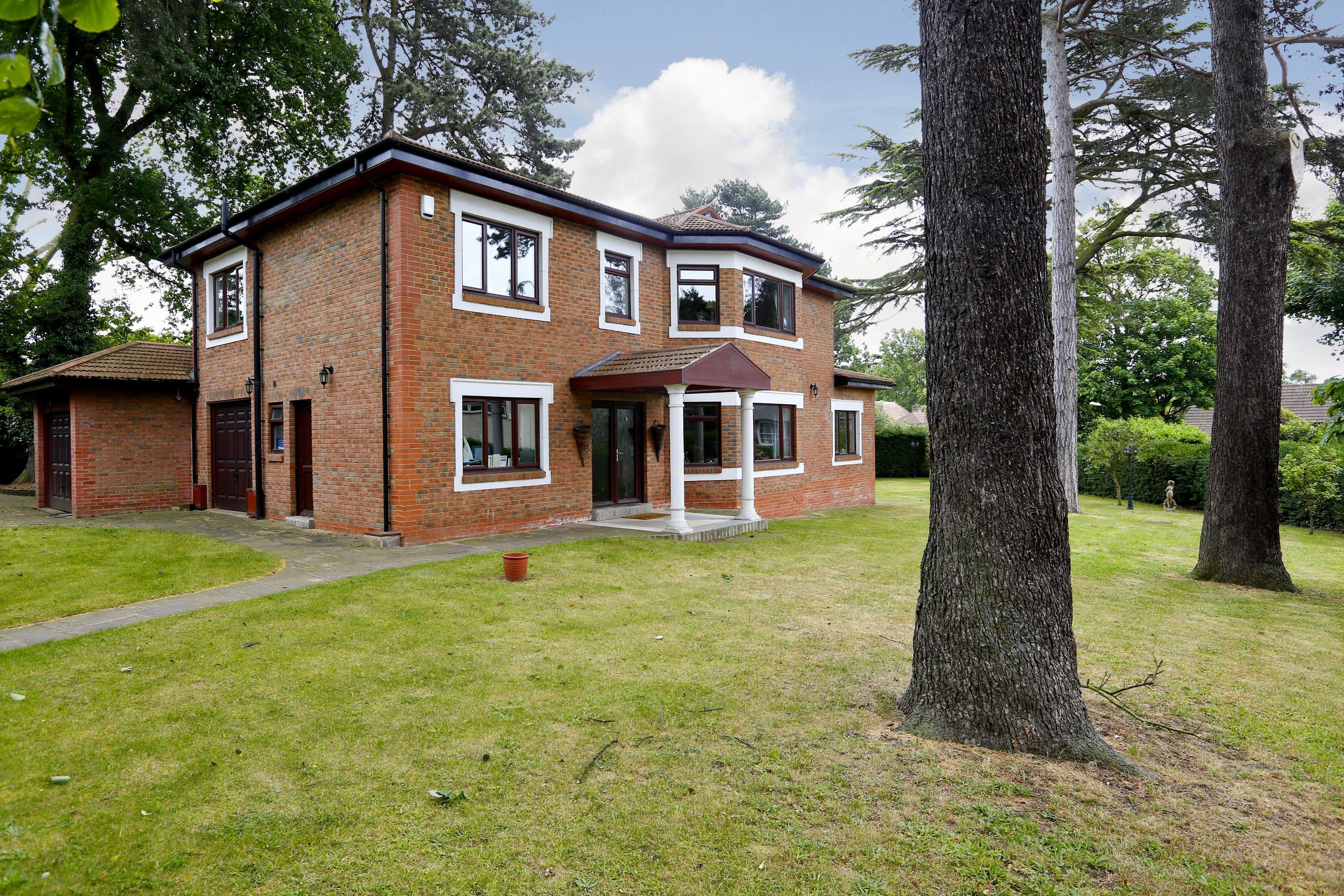 House Ballard Close in Greater London