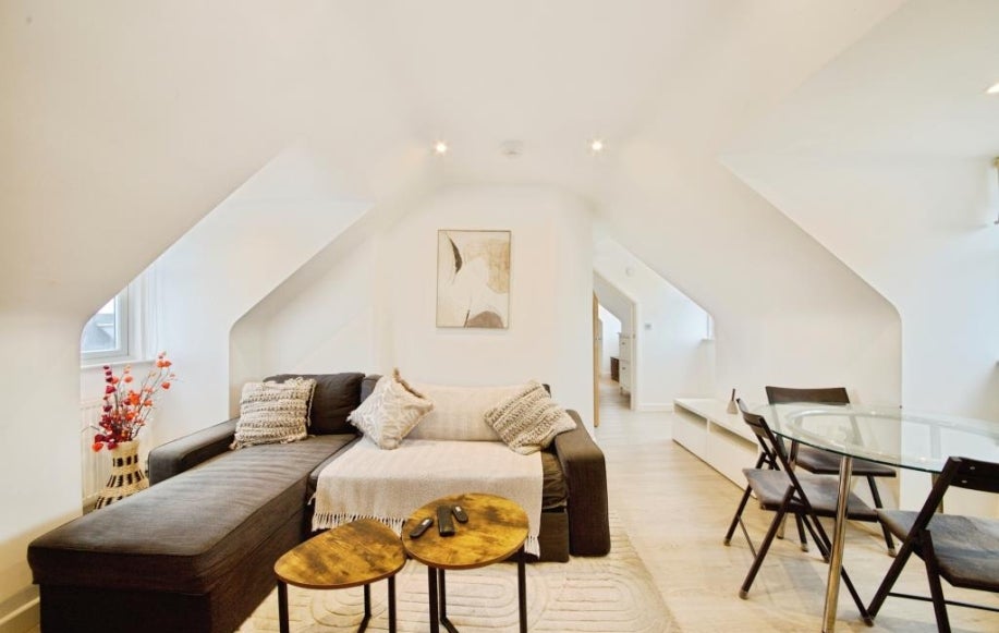 Flat Oakleigh Road North in London
