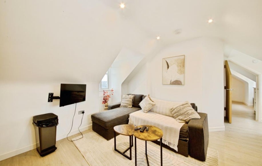 Flat Oakleigh Road North in London