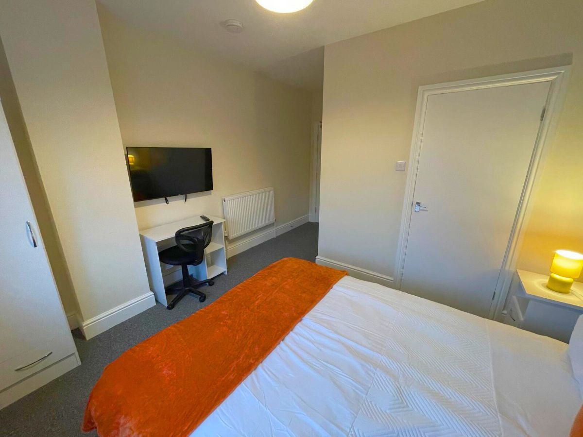Room Grimsby Road in Cleethorpes