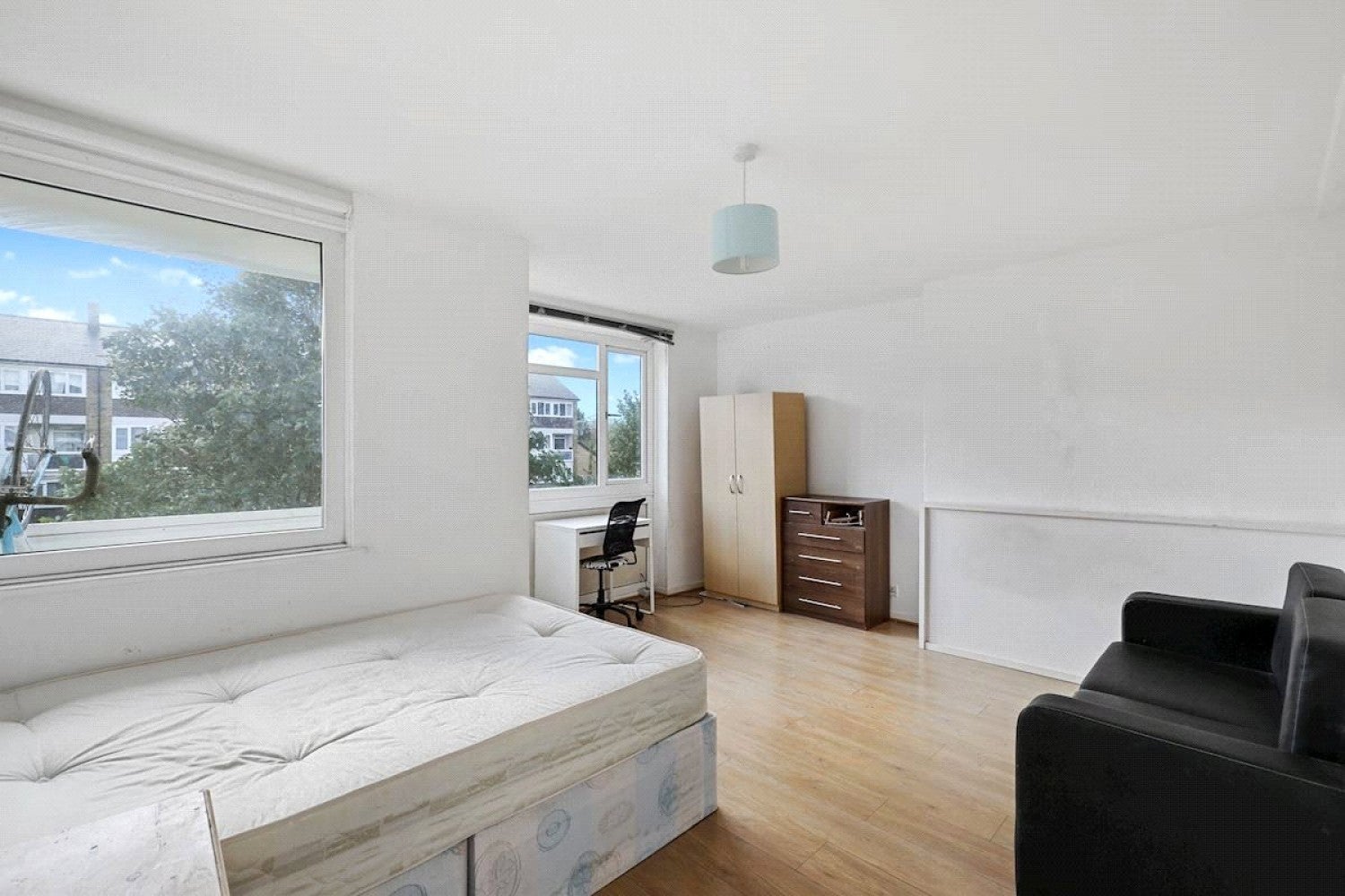 Flat Portelet Road in Greater London