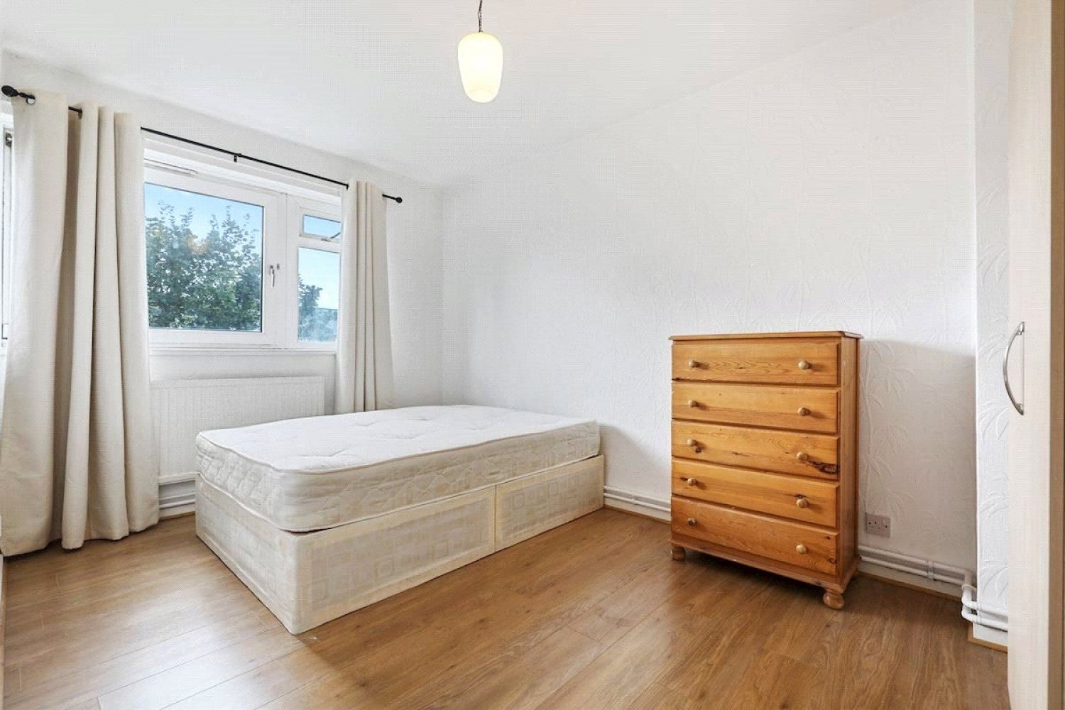 Flat Portelet Road in Greater London