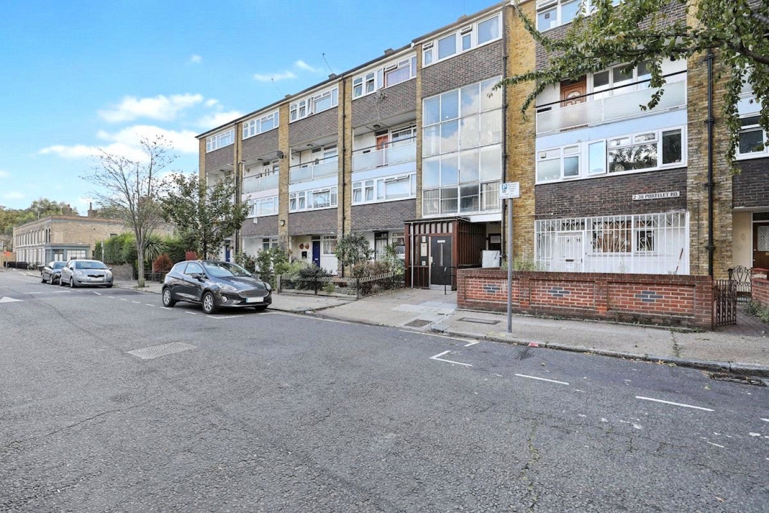 Flat Portelet Road in Greater London