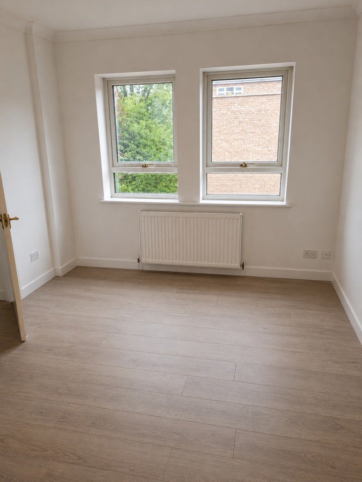 Flat St Peters Way in Greater London