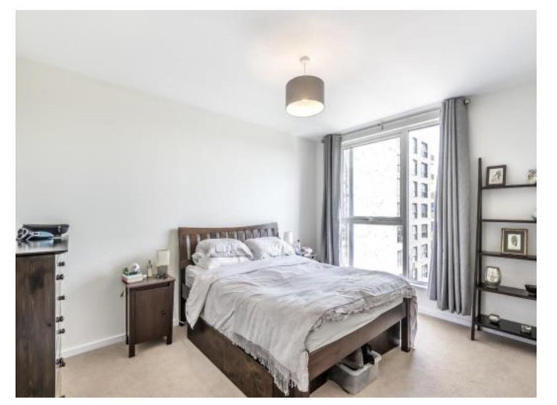 Room Stanley Road in Greater London