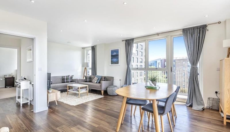 Room Stanley Road in Greater London
