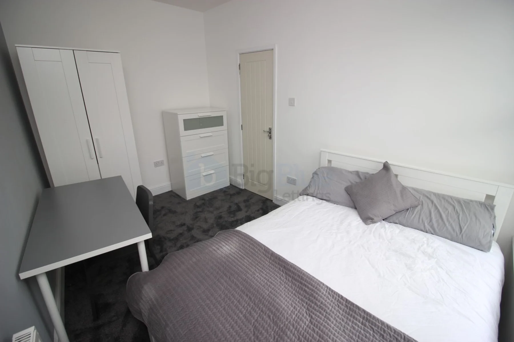 House Kelsall Avenue in Leeds