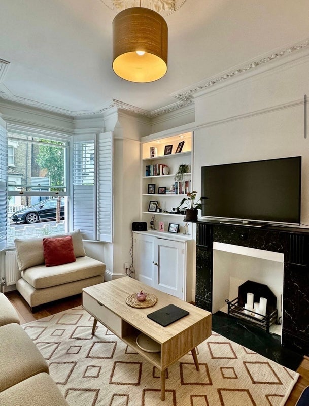 Room Dempster Road in Greater London