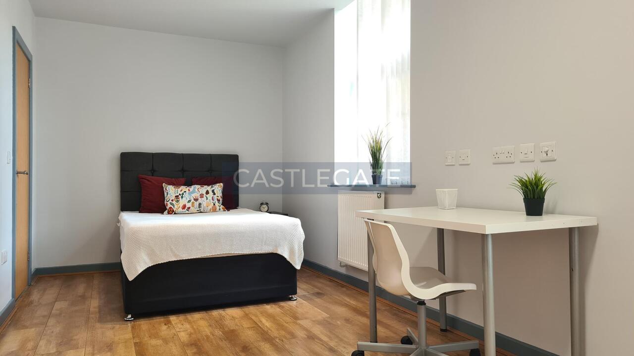 Room Threadneedle Street in Huddersfield