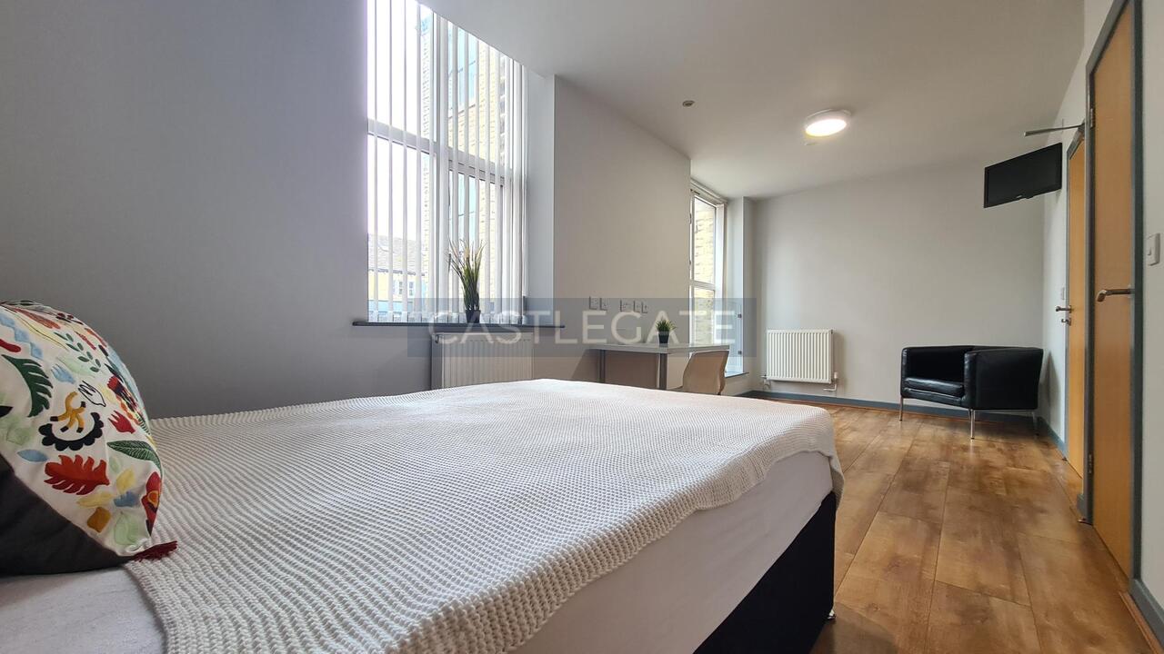 Room Threadneedle Street in Huddersfield