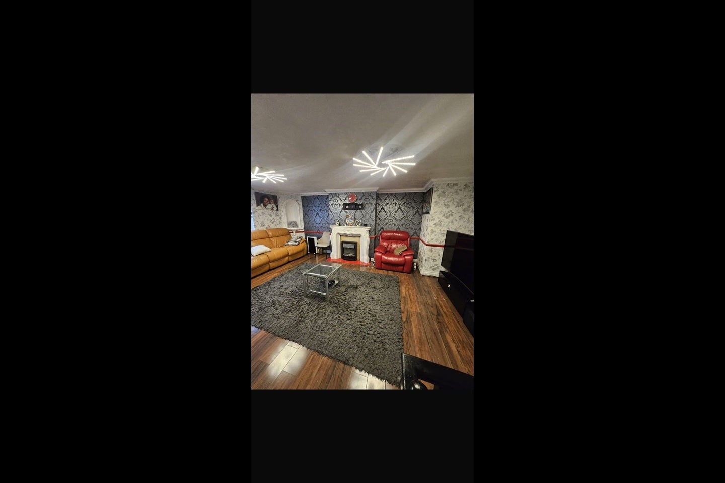 Room Barberry Close in London