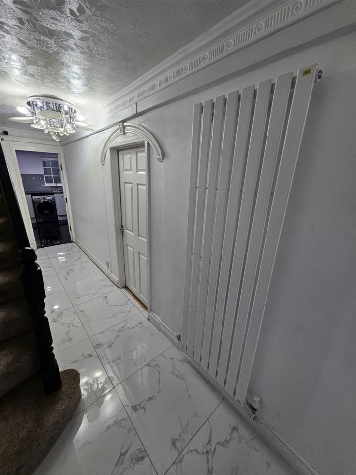 Room Barberry Close in London