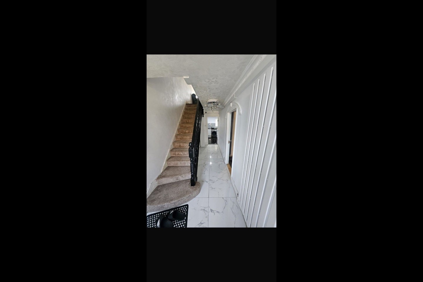 Room Barberry Close in London