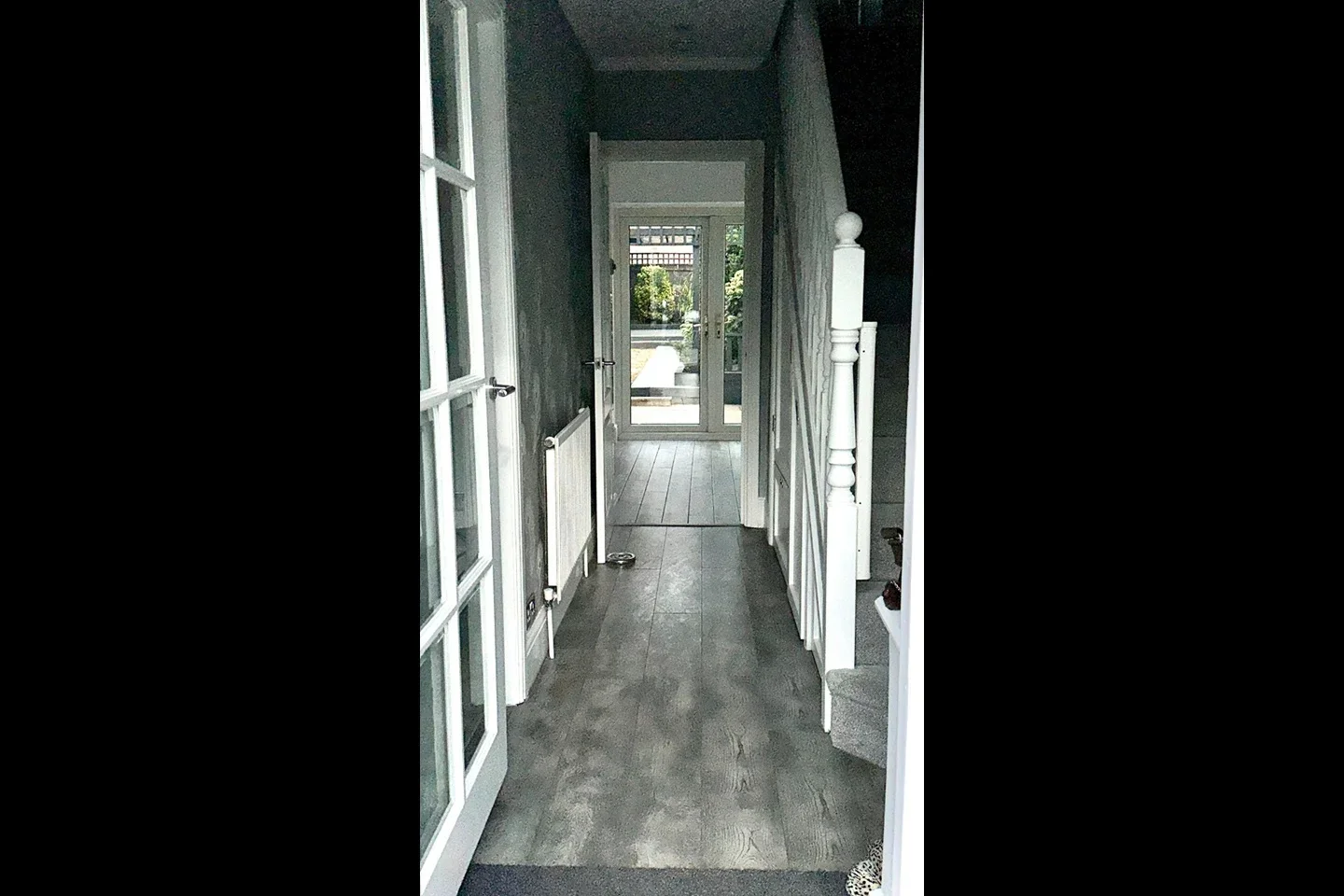 House Boundary Drive in Brentwood