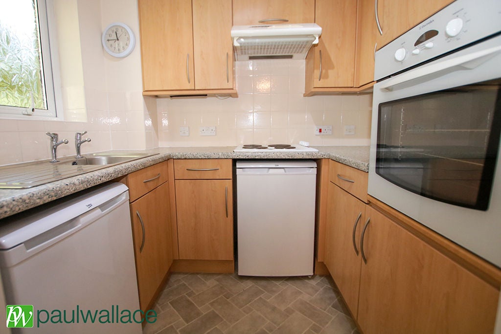 Flat Friends Avenue in Cheshunt
