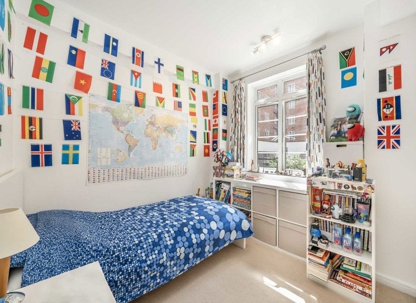 Flat Hammersmith Road in Greater London