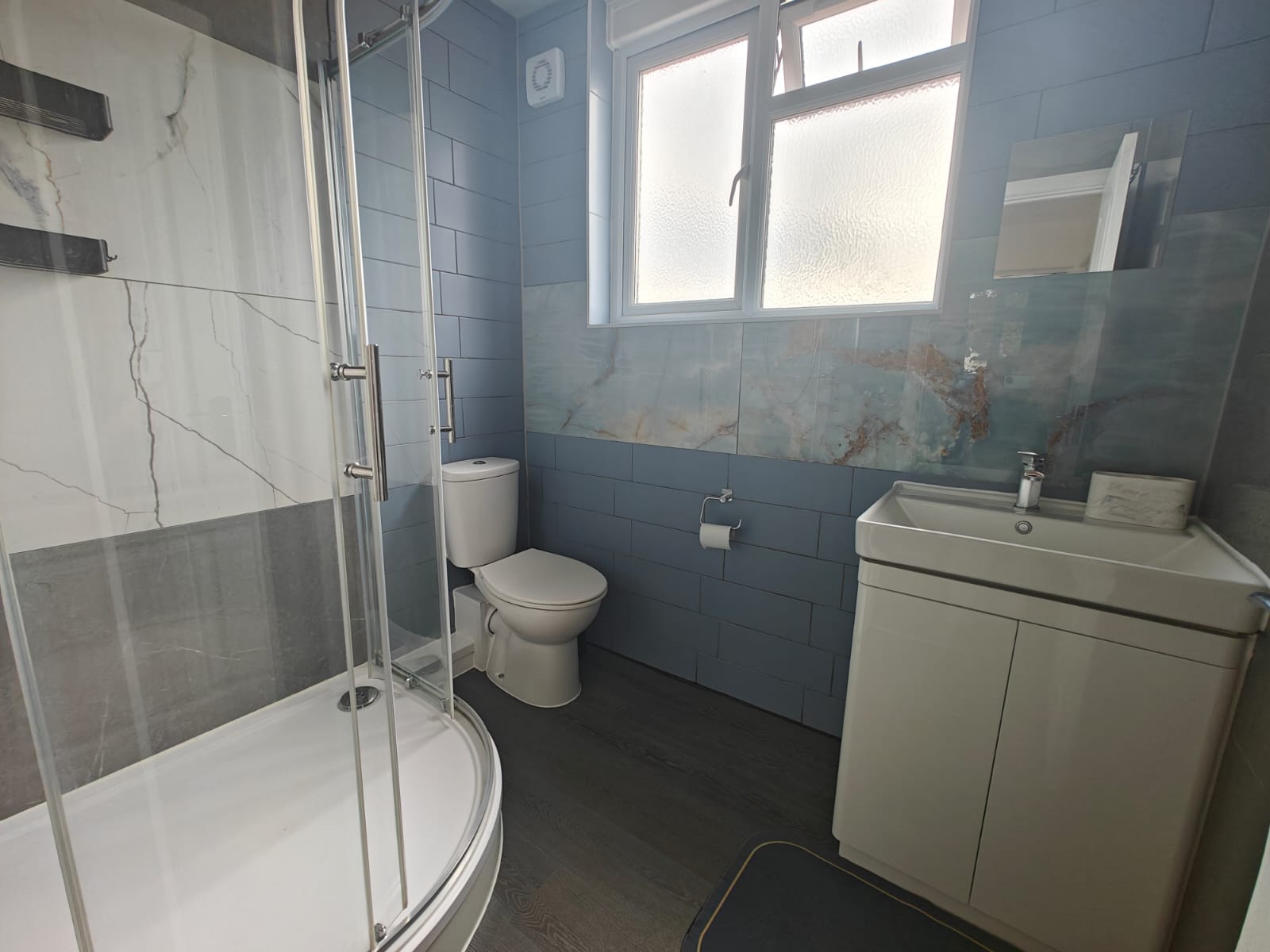 Room Louise Avenue in Bristol